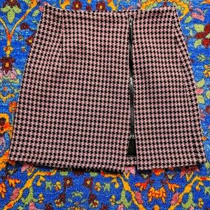 🌈 Light Pink and Black Houndstooth Mini Skirt with Zipper